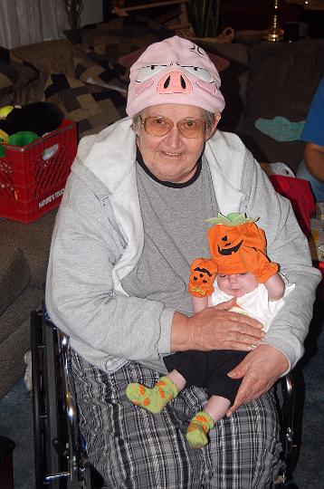 Jillian Dixon 063.JPG - Grandma Rita and me on Halloween